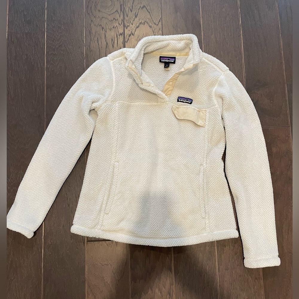 Patagonia, cream pullover.